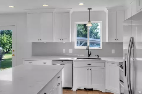 Kitchen - 625 W Saddlebrook Dr, Payson, UT 84651 photo 3 of 4