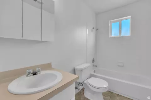 Bath - 625 W Saddlebrook Dr, Payson, UT 84651 photo 4 of 6
