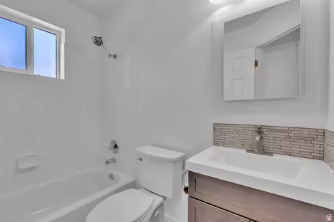 Bath - 625 W Saddlebrook Dr, Payson, UT 84651 photo 1 of 6