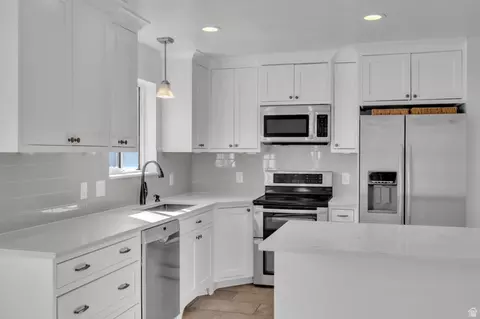 Kitchen - 625 W Saddlebrook Dr, Payson, UT 84651 photo 2 of 4