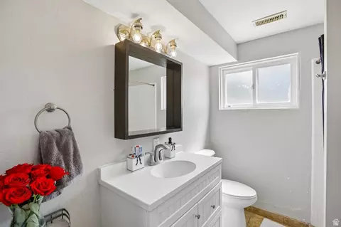 Bath - 4547 S Madison Ave E, Ogden, UT 84403 photo 8 of 9
