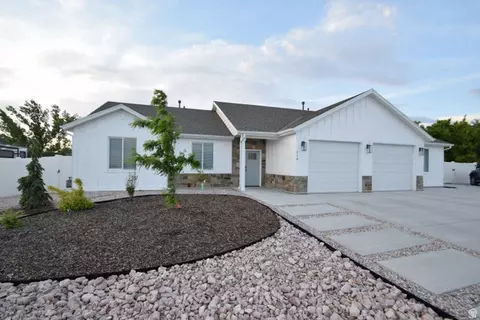 118 W 1100 N, Harrisville, UT 84404