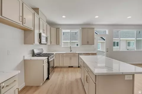 6811 S Survey Peak Ln #320, West Jordan, UT 84081