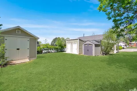 Exterior - 889 W 3600 S, Bountiful, UT 84010 photo 3 of 4