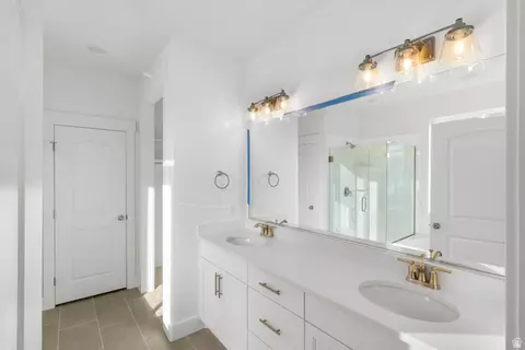Bath - 537 S Rivergate Dr, Logan, UT 84321 photo 3 of 4