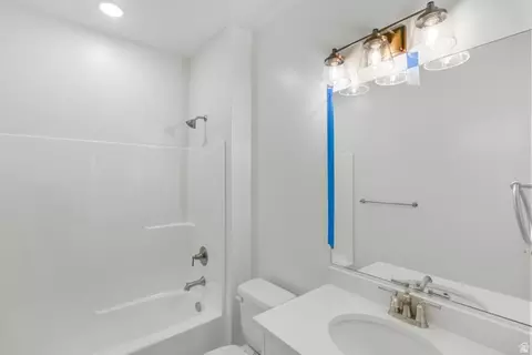 Bath - 537 S Rivergate Dr, Logan, UT 84321 photo 2 of 4