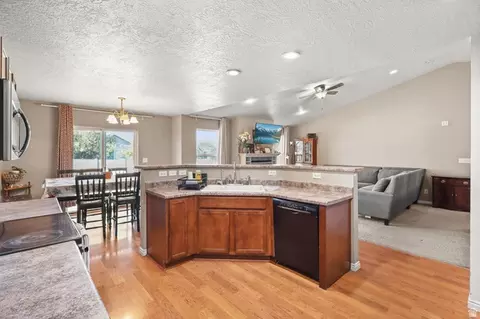 Kitchen - 1101 E Searle Ln N, Eagle Mountain, UT 84005 photo 3 of 4