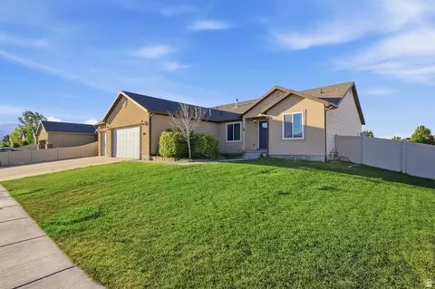 1101 E Searle Ln N, Eagle Mountain, UT 84005