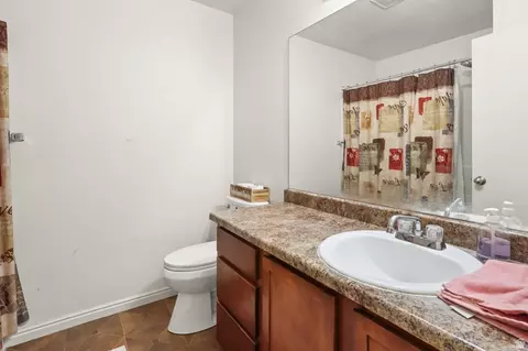 Bath - 1101 E Searle Ln N, Eagle Mountain, UT 84005 photo 1 of 2
