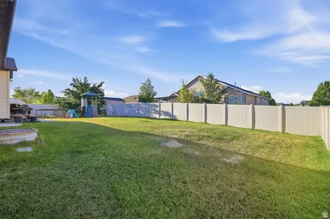 Exterior - 1101 E Searle Ln N, Eagle Mountain, UT 84005 photo 5 of 10
