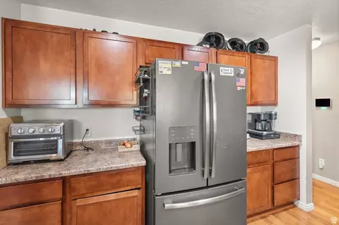 Kitchen - 1101 E Searle Ln N, Eagle Mountain, UT 84005 photo 4 of 4