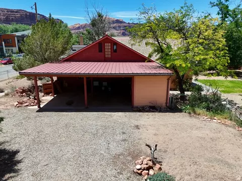 Exterior - 178 Walnut Ln, Moab, UT 84532 photo 2 of 9