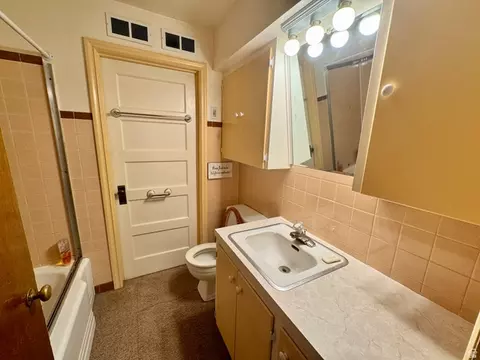 Bath - 178 Walnut Ln, Moab, UT 84532 photo 1 of 2