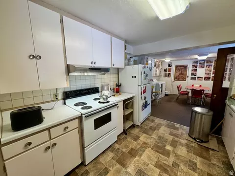 Kitchen - 178 Walnut Ln, Moab, UT 84532 photo 1 of 2
