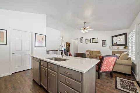 Kitchen - 1606 W Seneca Dr N, Roy, UT 84067 photo 3 of 4