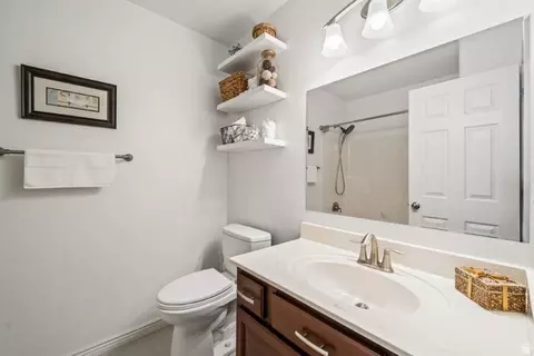 Bath - 1606 W Seneca Dr N, Roy, UT 84067 photo 2 of 3