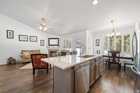Kitchen - 1606 W Seneca Dr N, Roy, UT 84067 photo 2 of 4