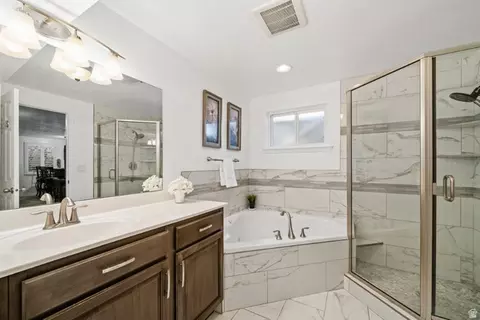 Bath - 1606 W Seneca Dr N, Roy, UT 84067 photo 3 of 3