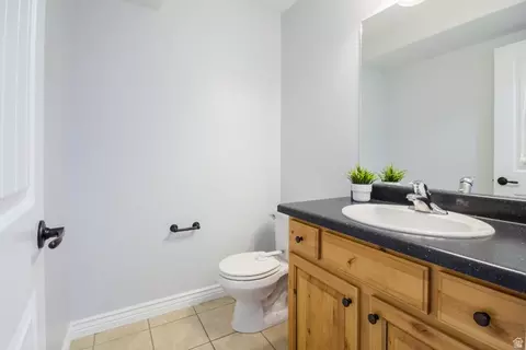 Bath - 233 E 500 N, Roosevelt, UT 84066 photo 1 of 3