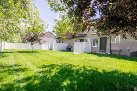 Exterior - 233 E 500 N, Roosevelt, UT 84066 photo 4 of 6