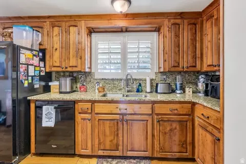 Kitchen - 178 S 200 E, Orem, UT 84058 photo 2 of 3
