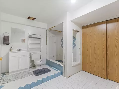 Bath - 2228 E Renegade Rd, Sandy, UT 84093 photo 3 of 3