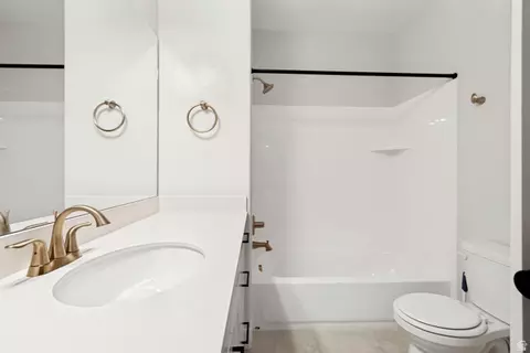 Bath - 1214 E Stuart Cir, American Fork, UT 84003 photo 4 of 4