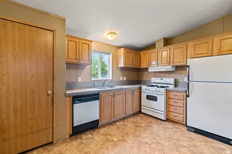 Kitchen - 275 N 100 E, Torrey, UT 84775 photo 5 of 5