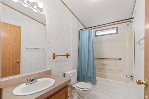Bath - 275 N 100 E, Torrey, UT 84775 photo 3 of 3