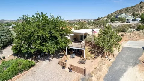 1122 W Diamond Valley Dr, Saint George, UT 84770