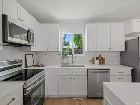 Kitchen - 466 W 1640 S, Orem, UT 84058 photo 2 of 2