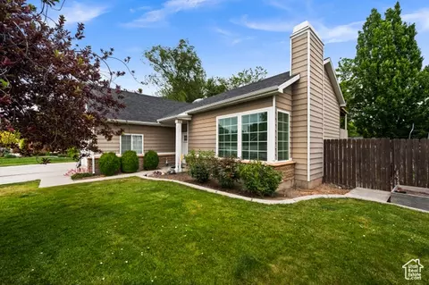 5633 S Crosspark Dr W, Taylorsville, UT 84123