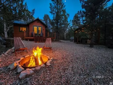 95 S White Oak St, Orderville, UT 84758
