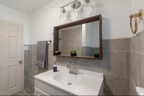 Bath - 243 W 400 N, Orem, UT 84057 photo 2 of 3