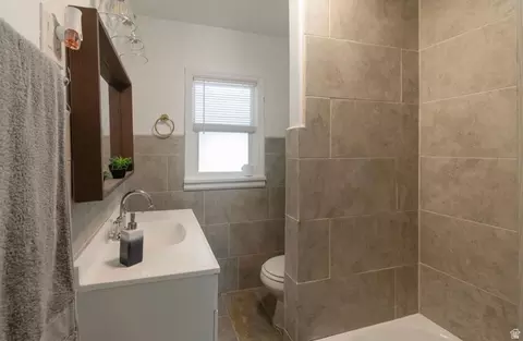 Bath - 243 W 400 N, Orem, UT 84057 photo 1 of 3