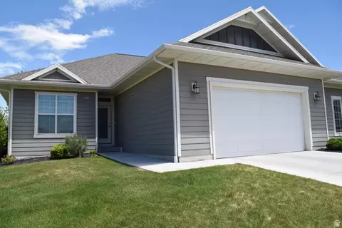 601 E Glenpoint Ct, Stansbury Park, UT 84074