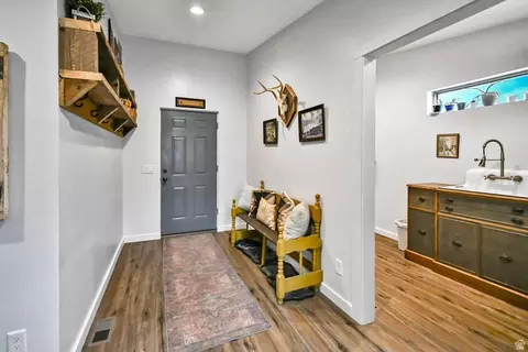Entry Way - 544 E 600 S, Joseph, UT 84739 photo 1 of 1