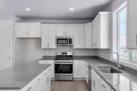 Kitchen - 6797 N Desert Crk, Eagle Mountain, UT 84005 photo 2 of 2