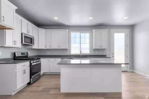Kitchen - 6797 N Desert Crk, Eagle Mountain, UT 84005 photo 1 of 2