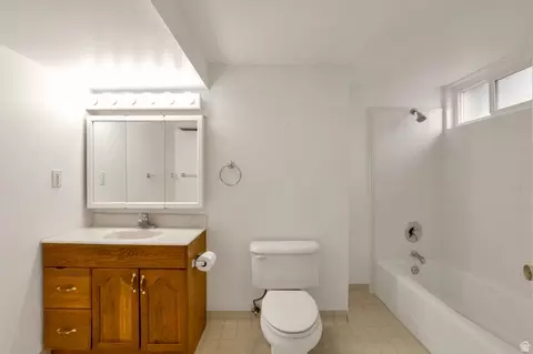 Bath - 447 E 550 S, Bountiful, UT 84010 photo 2 of 4