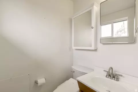 Bath - 447 E 550 S, Bountiful, UT 84010 photo 1 of 4