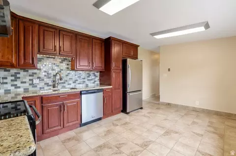 Kitchen - 447 E 550 S, Bountiful, UT 84010 photo 2 of 3