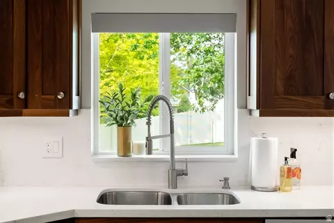 Kitchen - 1533 E Hayden Ct, Logan, UT 84321 photo 4 of 5