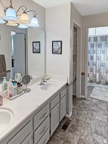 Bath - 255 W 500 S, Ferron, UT 84523 photo 2 of 3