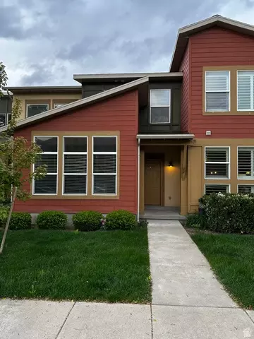 1105 N Stillwater Dr, Farmington, UT 84025