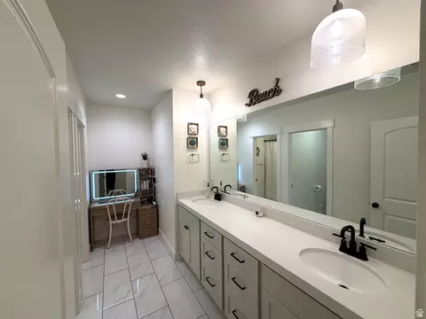 Bath - 4861 N 300 E, Provo, UT 84604 photo 4 of 6