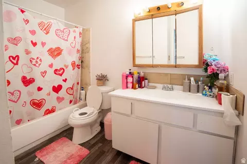 Bath - 1347 S 400 E, Springville, UT 84663 photo 2 of 2