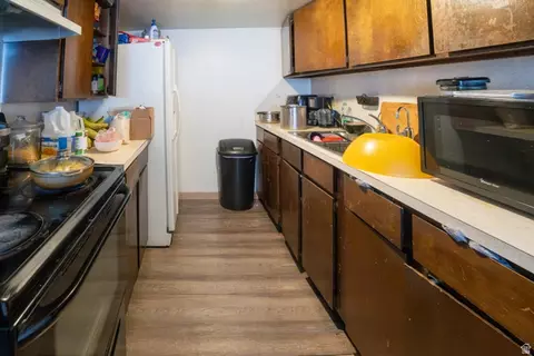Kitchen - 1347 S 400 E, Springville, UT 84663 photo 3 of 3