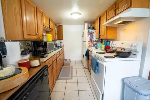 Kitchen - 1347 S 400 E, Springville, UT 84663 photo 2 of 3