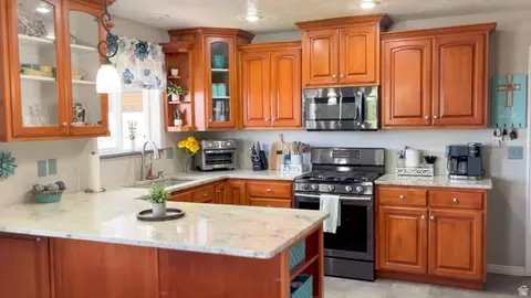 Kitchen - 1797 E Sunset Rd, Enoch, UT 84721 photo 2 of 6
